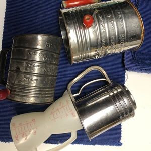 Vintage sifting lot and measuring cup